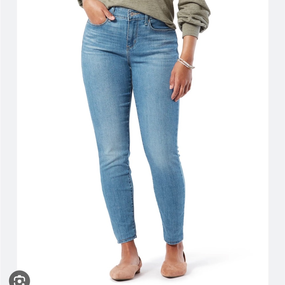 NWT SIGNATURE LEVI STRAUSS jeans size 4